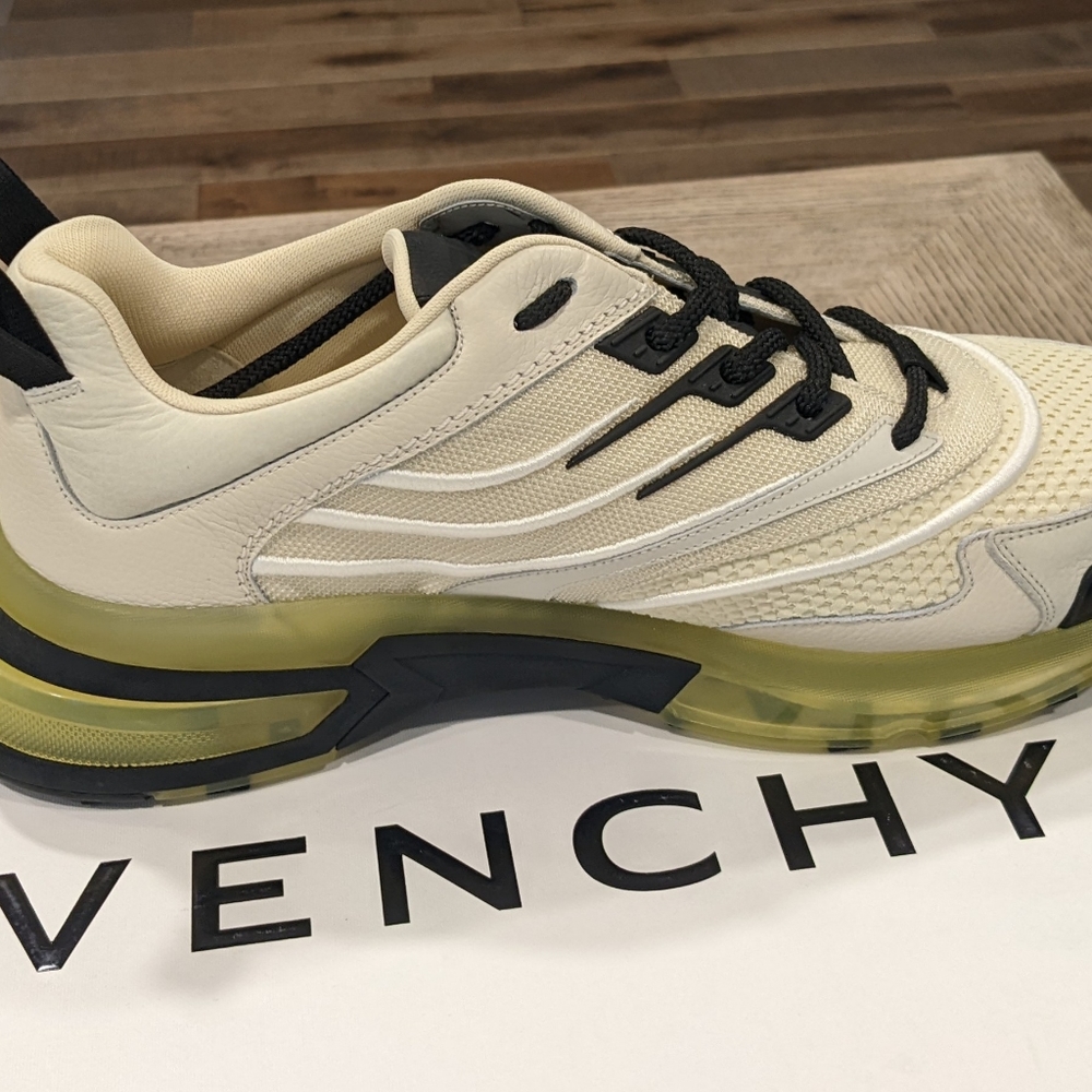 Mens Givenchy "Giv 1" Leather Signature Sneakers Off-White - Picture 7 of 9